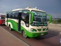 Velký snímek autobusu značky Omega, typu Platinum