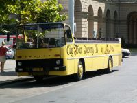 Velký snímek autobusu značky Ikarus, typu 260 (vyhlídkový)