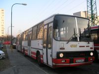 Velký snímek autobusu značky Ikarus, typu 283