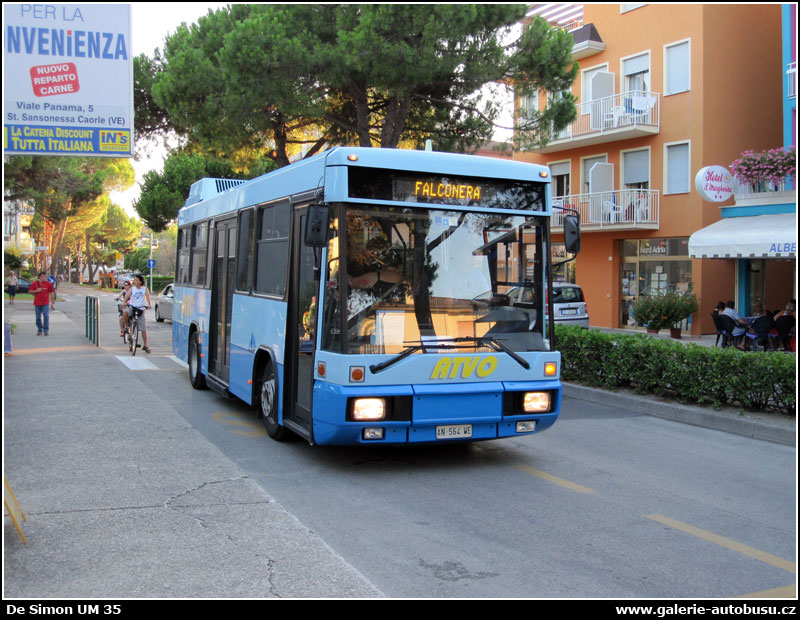 Autobus De Simon UM 35