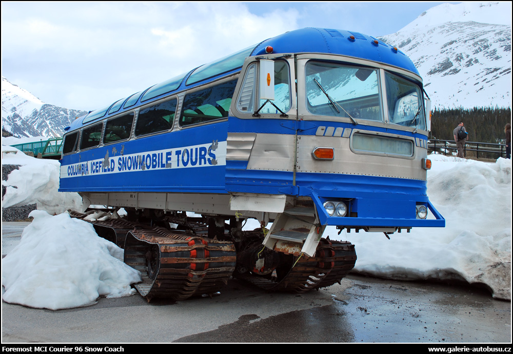 Autobus Foremost MCI Courier 96 Snow Coach