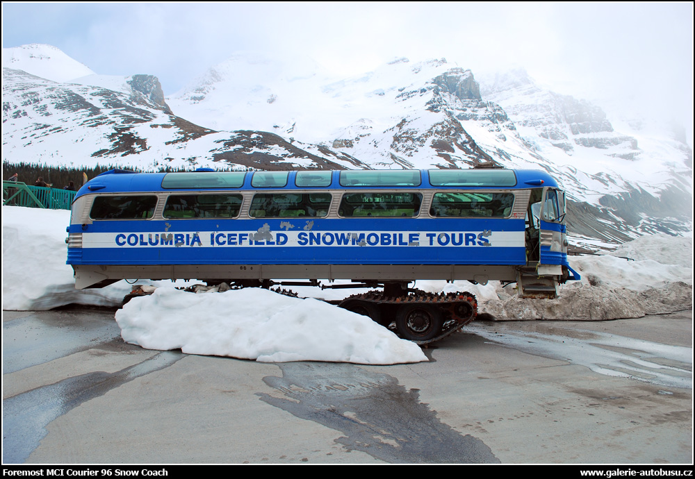 Autobus Foremost MCI Courier 96 Snow Coach