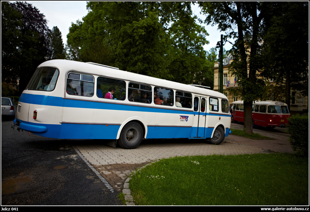 Autobus Jelcz 041