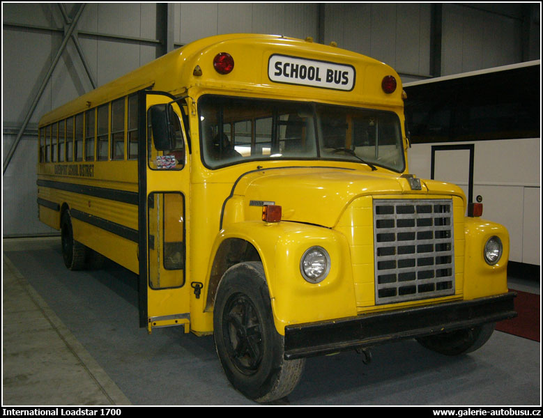 Autobus International Loadstar 1700