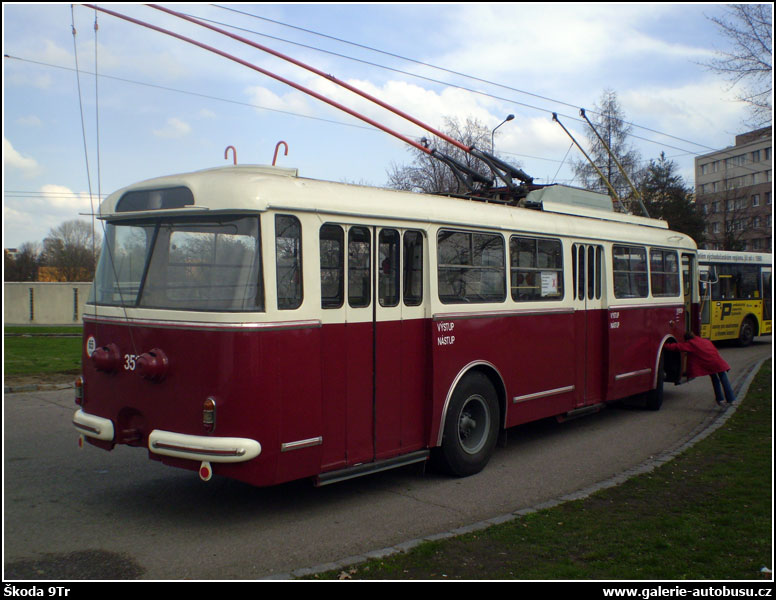 Autobus Škoda 9Tr