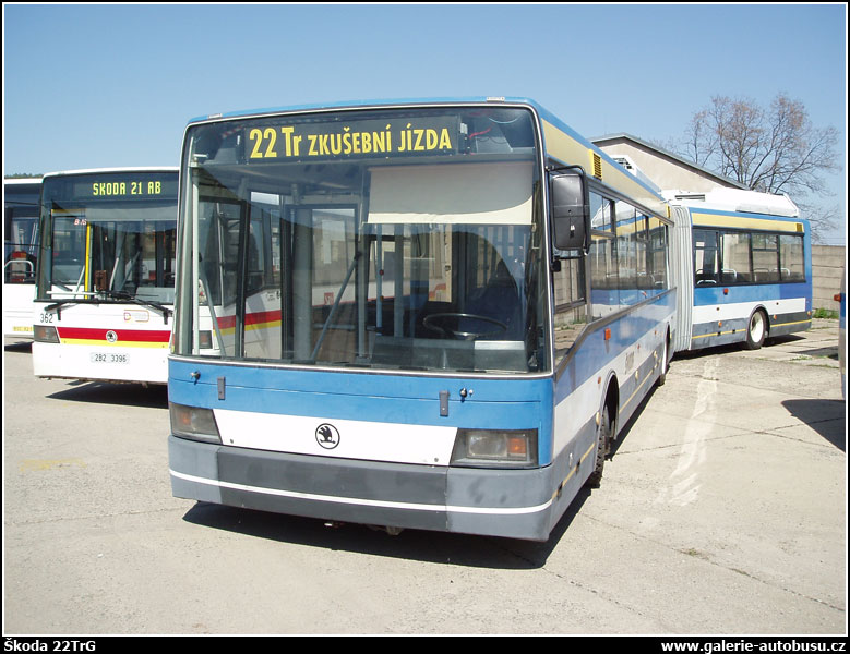 Autobus Škoda 22TrG