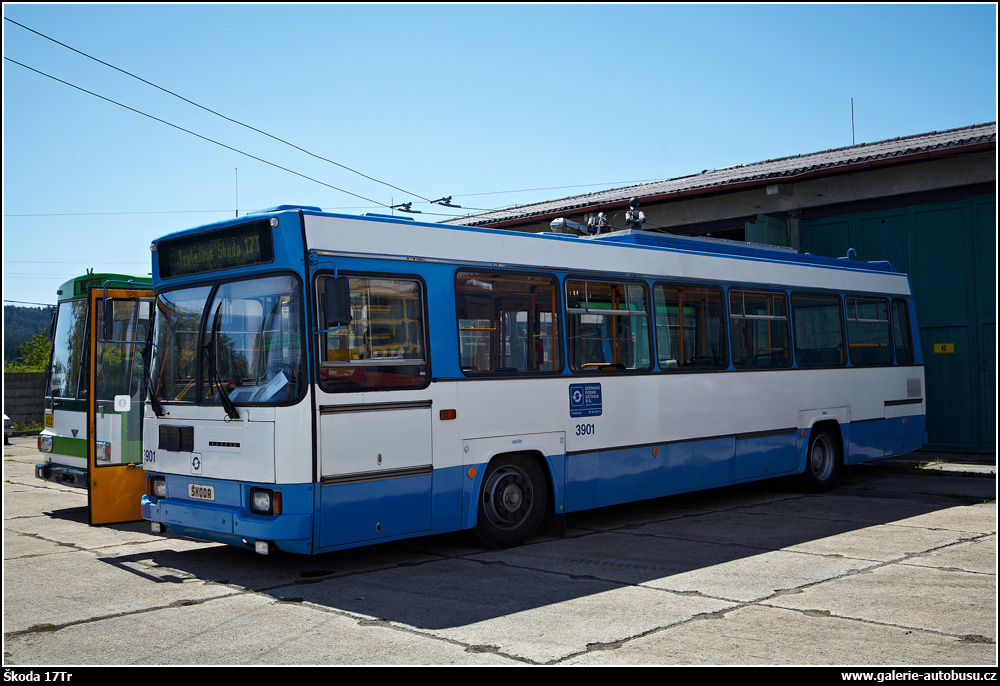 Autobus Škoda 17Tr