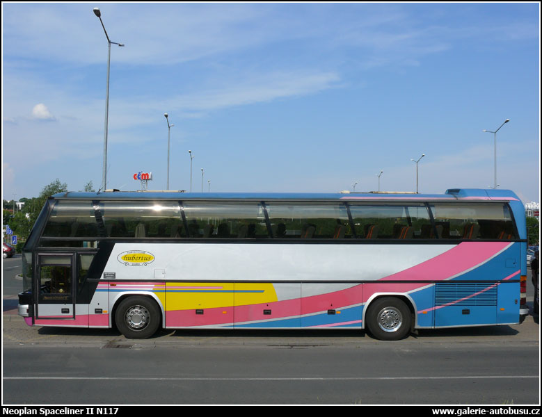 Autobus Neoplan Spaceliner II N117