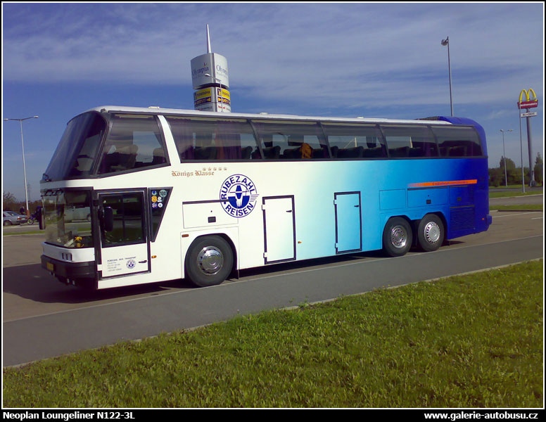 Autobus Neoplan Loungeliner N122-3L