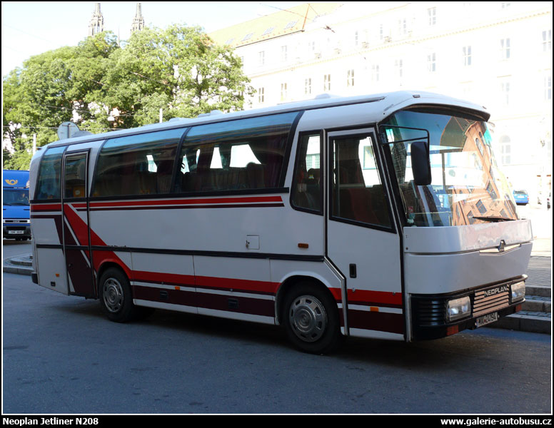 Autobus Neoplan Jetliner N208