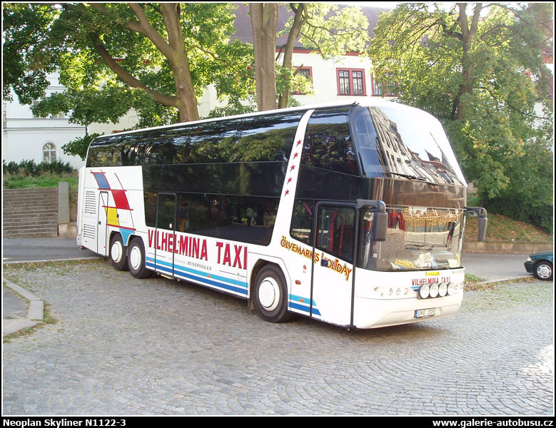 Autobus Neoplan Skyliner N1122-3