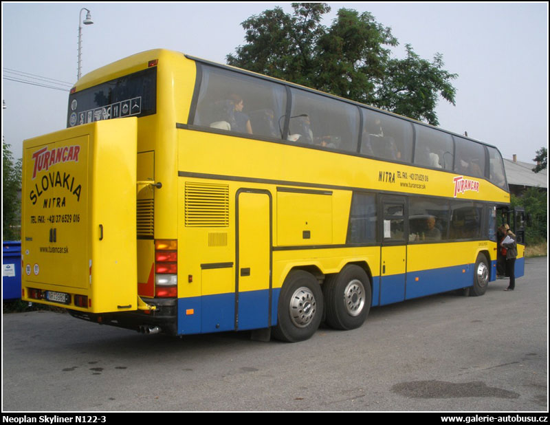 Autobus Neoplan Skyliner N122-3