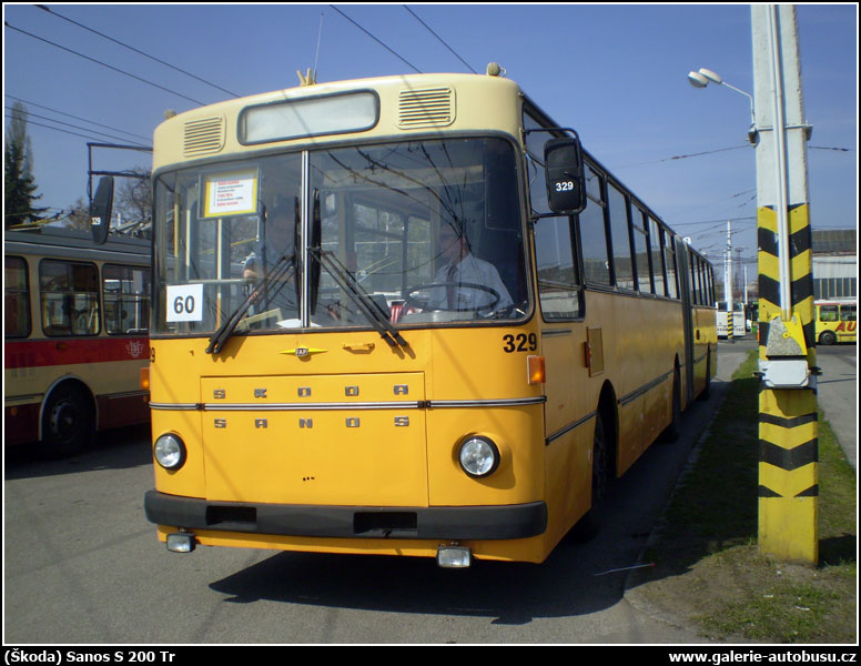 Autobus Sanos S 200 Tr