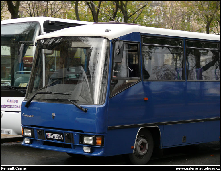 Autobus Renault Carrier
