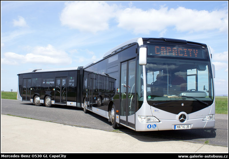 Autobus Mercedes-Benz O530 GL CapaCity