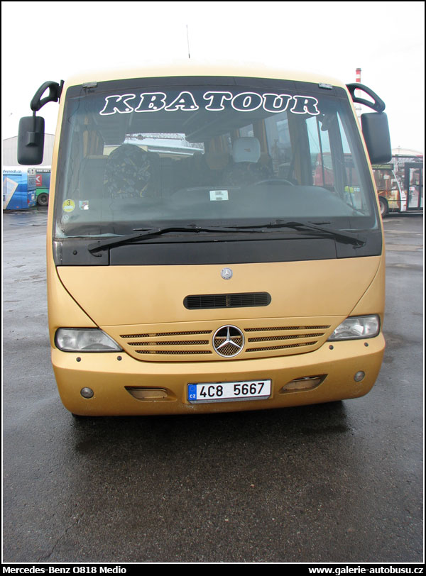 Autobus Mercedes-Benz O818 Medio