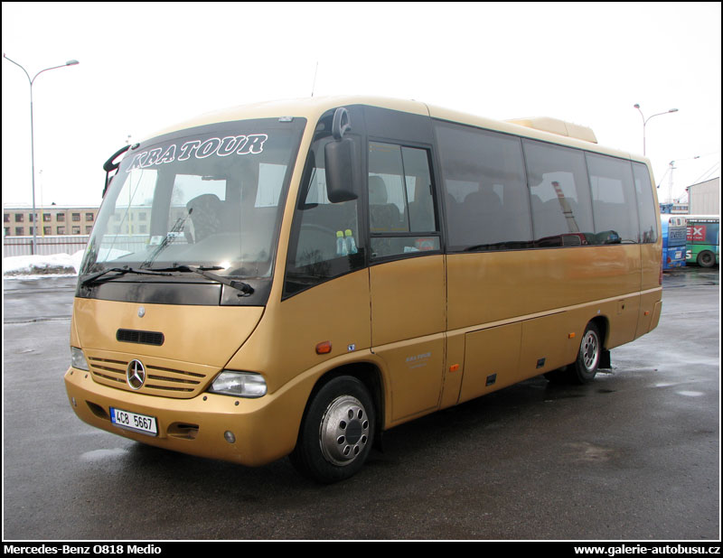Autobus Mercedes-Benz O818 Medio