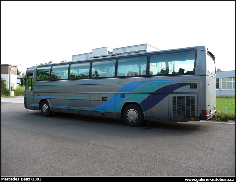 Autobus Mercedes-Benz O303