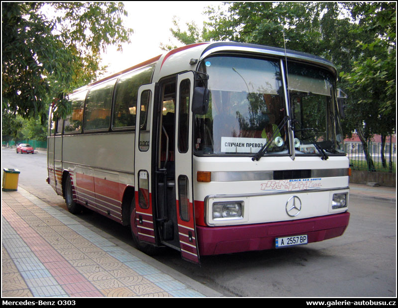 Autobus Mercedes-Benz O303