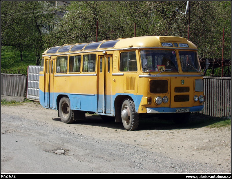 Autobus PAZ 672