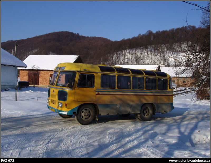 Autobus PAZ 672