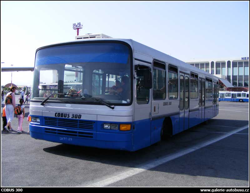 Autobus COBUS 300