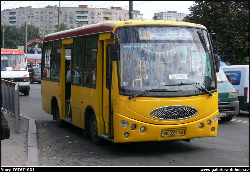 Autobus Youyi ZGT6710D1