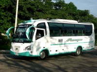 Velký snímek autobusu značky Omega, typu Maximum