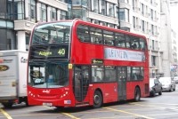 Velký snímek autobusu značky x, typu i