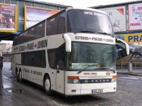 Velký snímek autobusu značky Setra, typu S328DT
