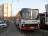 Velký snímek autobusu značky Ikarus, typu 283