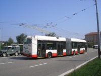 Velký snímek autobusu značky Škoda, typu 25TrBT