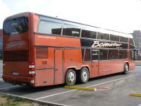 Velký snímek autobusu značky Neoplan, typu Skyliner N1122-3L