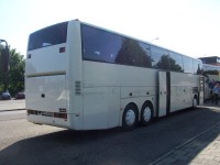 Velký snímek autobusu značky EOS Coach, typu 233