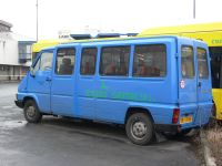 Velký snímek autobusu značky Renault, typu Master