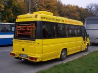 Velký snímek autobusu značky Iveco, typu Daily