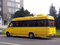 Velký snímek autobusu značky Iveco, typu Daily