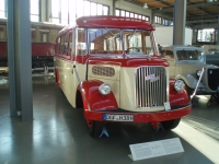Velký snímek autobusu značky Opel, typu Blitz
